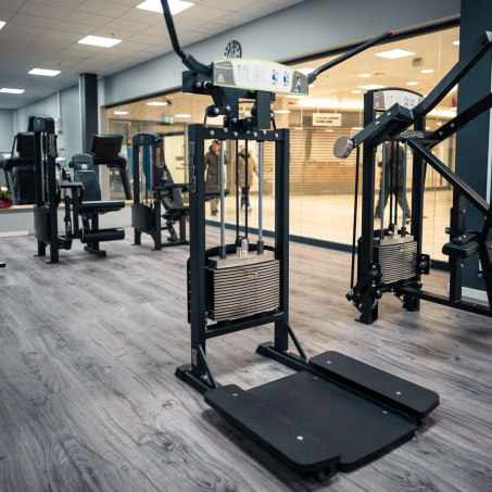 Рендер-1 для Gymleco 326 Баттерфляй стоя